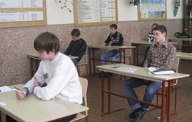 На золотые медали в этом году претендуют 885 выпускников