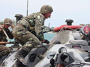 В Севастополе тушили корабли и спасали моряков с взорвавшейся подлодки