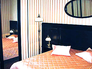 Все отели Киева: где поселиться за 120 гривен и как снять номер с видом на Кабмин