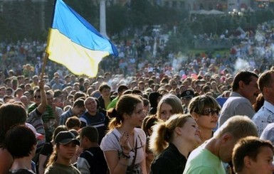 На Майдане собрались около 90 тысяч киевлян