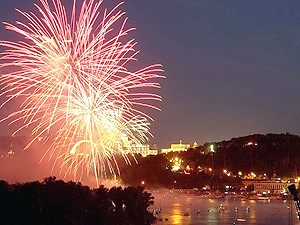 Киевляне не увидели обещанного лазерного шоу, зато пережили апокалипсис в метро