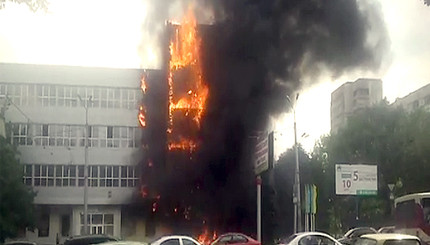 В Донецке горит здание 