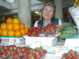 Привозная клубника-мутант вытесняет с прилавков крымские сорта