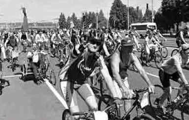 Мэр Запорожья впервые за 30 лет сел на велосипед