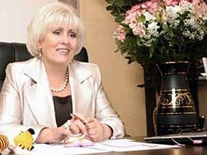 Скандальная мэр Славянска снялась в шансон-клипе в образе королевы