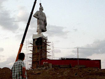В Таджикистане свалили самого большого Ленина в Центральной Азии