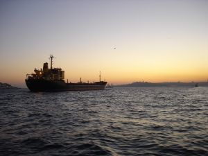 В Керчи поймали судно с контрабандным горючим