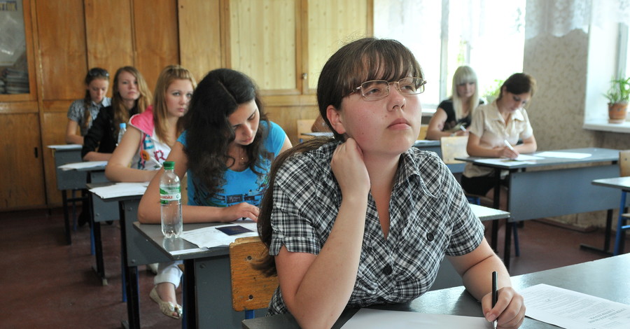 К абитуриентам подсадят шпионов