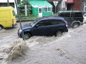 По данным крымского МЧС - от града пострадали люди, убитых нет