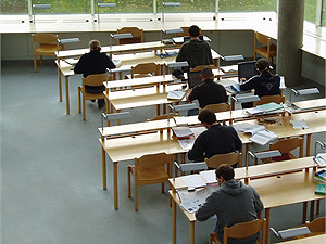 Школьные конфузы: во время сдачи внешнего независимого оценивания выпускники падают в обмороки, плачут и молятся