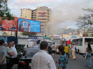 В Ялте загорелся элитный дом