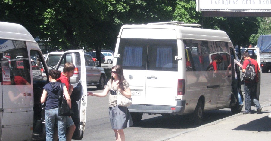 Проезд в маршрутках подорожает до трех гривен