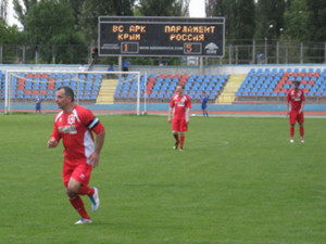 Крымские депутаты поддались россиянам в футбольном матче