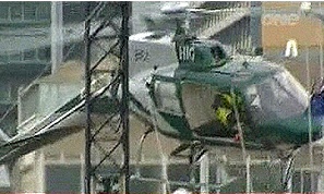 Рождественское ЧП в Окленде: Вертолет упал, устанавливая елку
