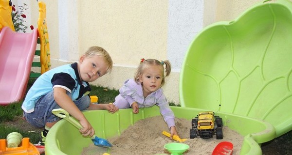 Дети Агеева отдохнут в санатории в Евпатории, а сын Боярчука все лето будет ходить в детсад  