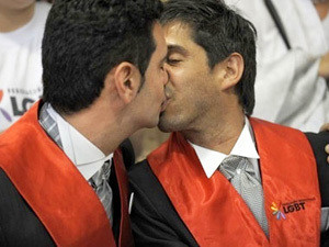 Национальное собрание Франции не разрешило однополые браки