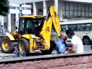 В Симферополе побитого ГАИшника отправили в больницу, а водителя - за решетку 