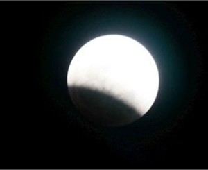 Симферопольцы сняли на видео уникальное лунное затмение