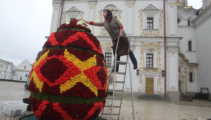Киевлянам в рамках пасхальной ярмарки покажут супер-писанку сделанную из цветов