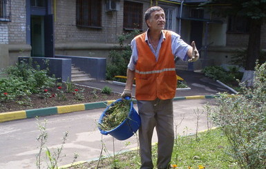 Харьковские дворы может завалить мусором