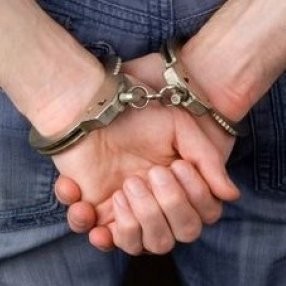 Сегодня донецкие гаишники задержали угонщика, который ограбил квартиру