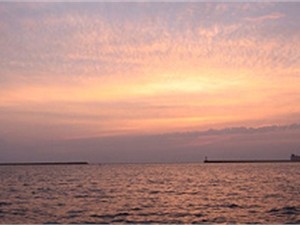 Нефть в Инженерной бухте Севастополя разлил корабль-невидимка