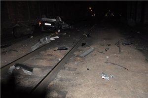 Под Крымом авто дважды попало под поезд
