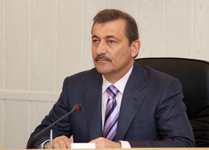 Янукович наградил крымского премьера за заслуги