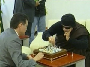 Президент ФИДЕ обещает сыграть с Каддафи в шахматы