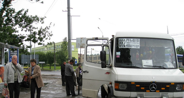 Из-за ремонта улицы Зеленой пригородные автобусы «догоняют» график в дороге