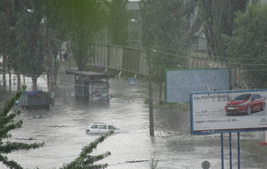 Черкассы затопило: машины плавают по центру города