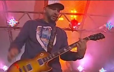 На концерте в Киеве гитариста «Бумбокса» ударило током
