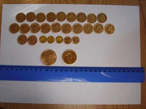 Таможенники задержали американца со старинным золотом