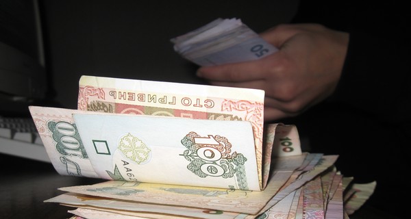 В Виннице милиционер съел 450 гривен