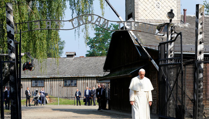 Папа Римский побывал в концлагере смерти