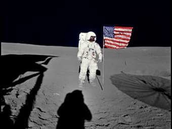 США подало в суд на астронавта, высадившегося на Луне