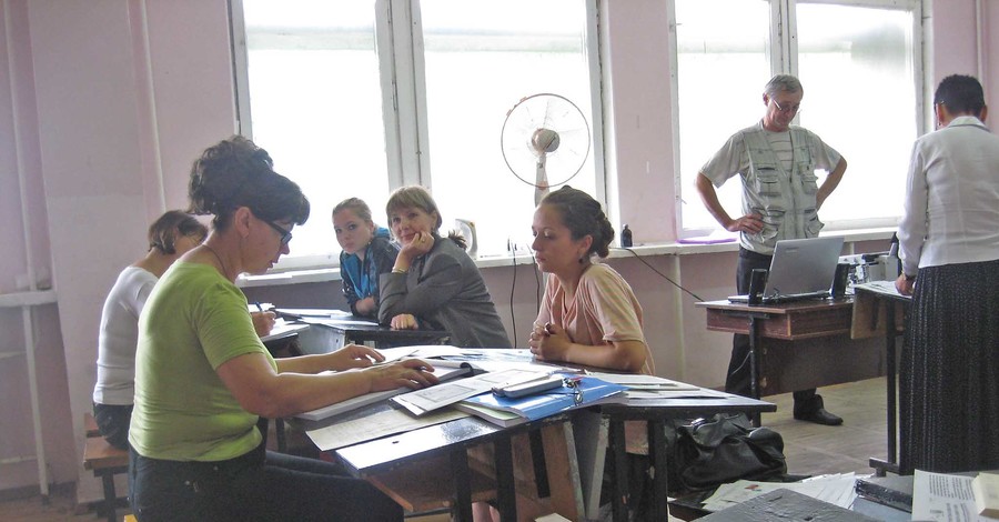 Абитуриенты не спешат подавать документы