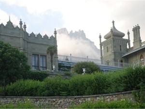 Директор Алупкинского дворца раскрыл тайну краденного сервиза 