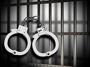 Пьяный водитель на пляже проехался по беременной женщине и развернулся на спине ее мужа