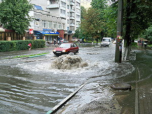 Ливень в столице: Киев затопило по самые переходы 