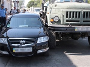 Глава крымской епархии Владыка Лазарь на иномарке столкнулся с водовозкой 