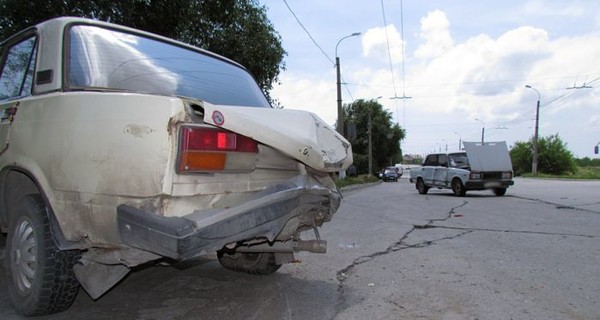 В Мариуполе из-за «Ланоса» не поделили дорогу три авто