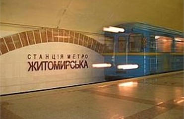 ЧП в киевском метрополитене: на рельсы упал пассажир