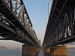 В Днепропетровске 72-летняя старушка сиганула с моста после семейной ссоры