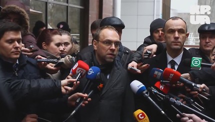 Власенко назвал Кириченко алкоголиком и наркоманом