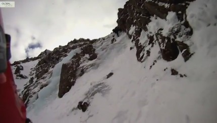 Альпинист выжил, сорвавшись с 30-метровой горы