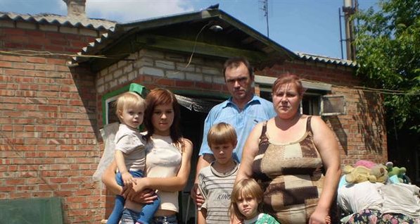 В Донецке девочка вытащила из огня трех малышей