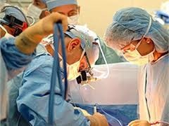 Впервые в истории хирургии человеку пересадили две ноги