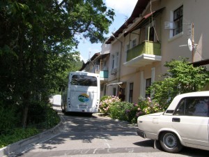 До Массандровского дворца  теперь надо топать пешком
