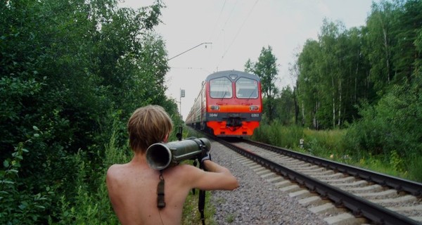 Мальчик похвастал, что перепугал машиниста поезда, целясь в него из гранатомета